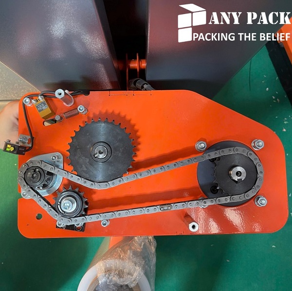 Nhong xich thep ben bi cho con lan toi mang may quan mang co